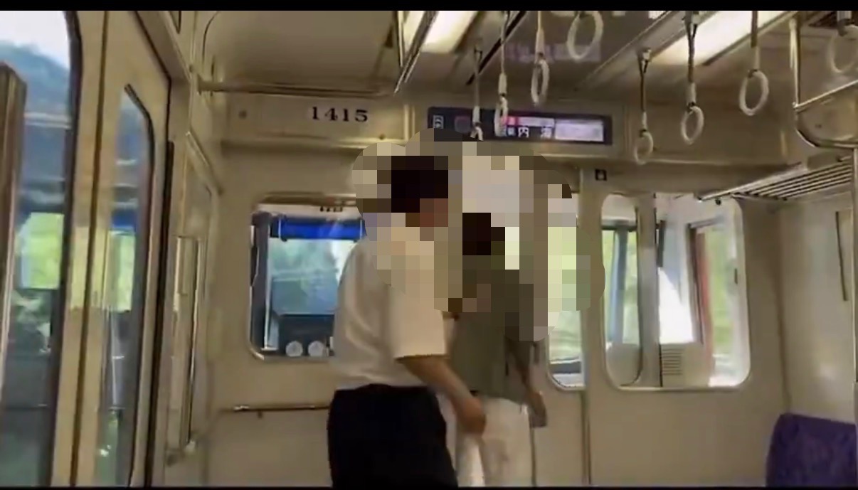 名鉄の走行中列車で乗務員室侵入が発覚し公式謝罪に至った問題を示す鉄道車両のイメージ