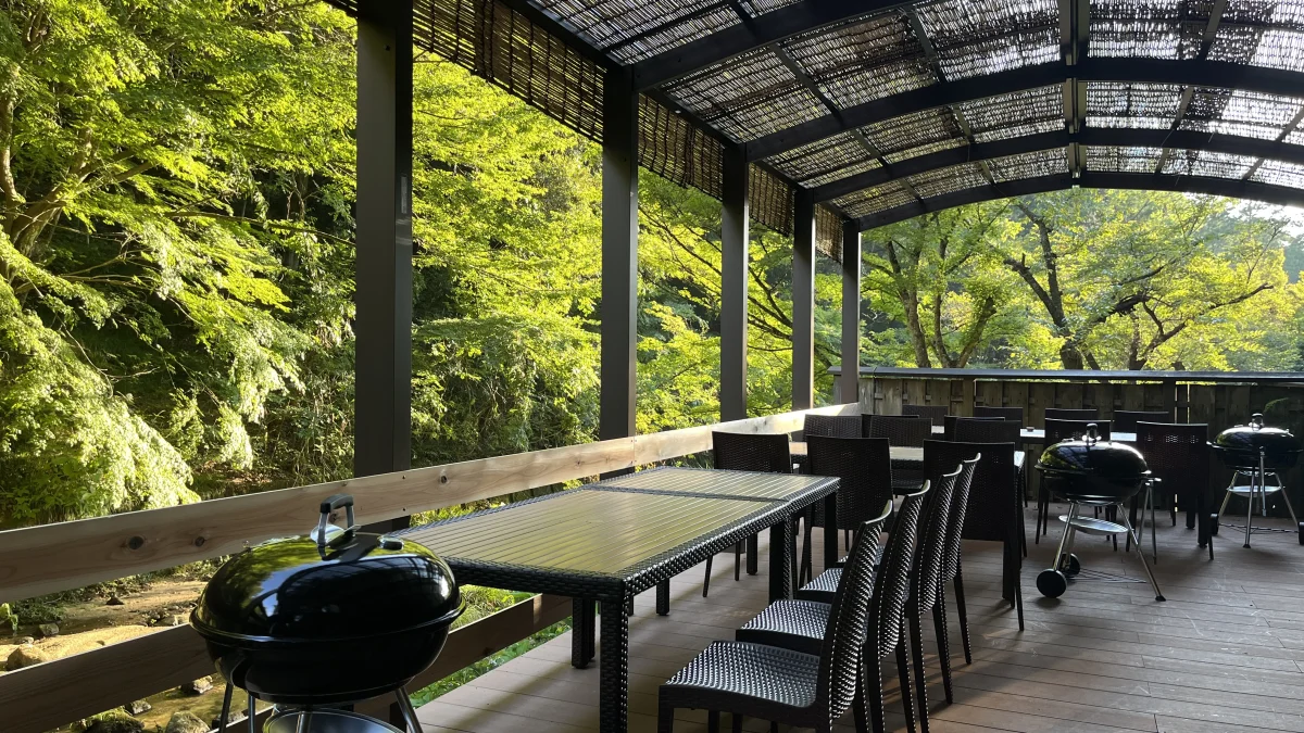 愛知県瀬戸市の岩屋堂公園で川遊びとBBQを楽しめるウッドデザインパーク岩屋堂の夏季営業を紹介するアイキャッチ画像