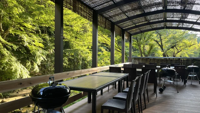 愛知県瀬戸市の岩屋堂公園で川遊びとBBQを楽しめるウッドデザインパーク岩屋堂の夏季営業を紹介するアイキャッチ画像